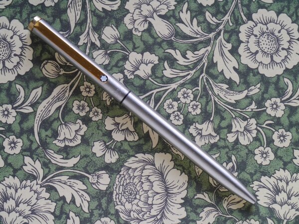 P1200219-3 Montblanc ballpoint.jpg