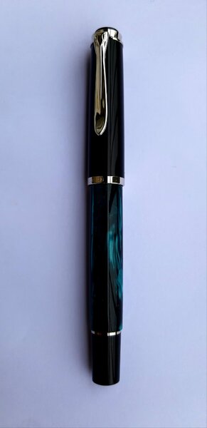 Pelikan M205 Petrol Marbled 01.jpg