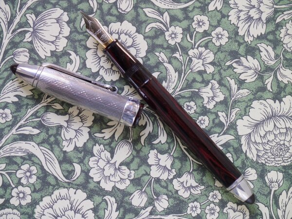 GUCCI FOUNTAIN PEN - ebonite and silver by STIPULA