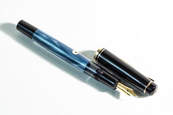 Pelikan M200 blue marble M 6a.jpg