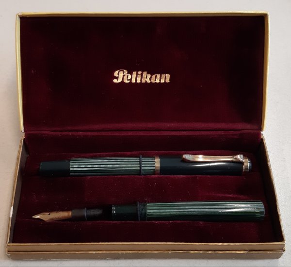 Pelikan 400 Sea Green_02.jpg