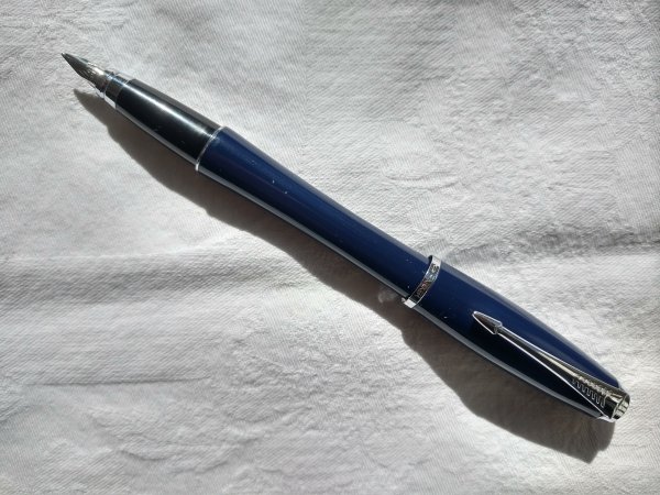 Parker Urban in Navy Blue with 'M'nib