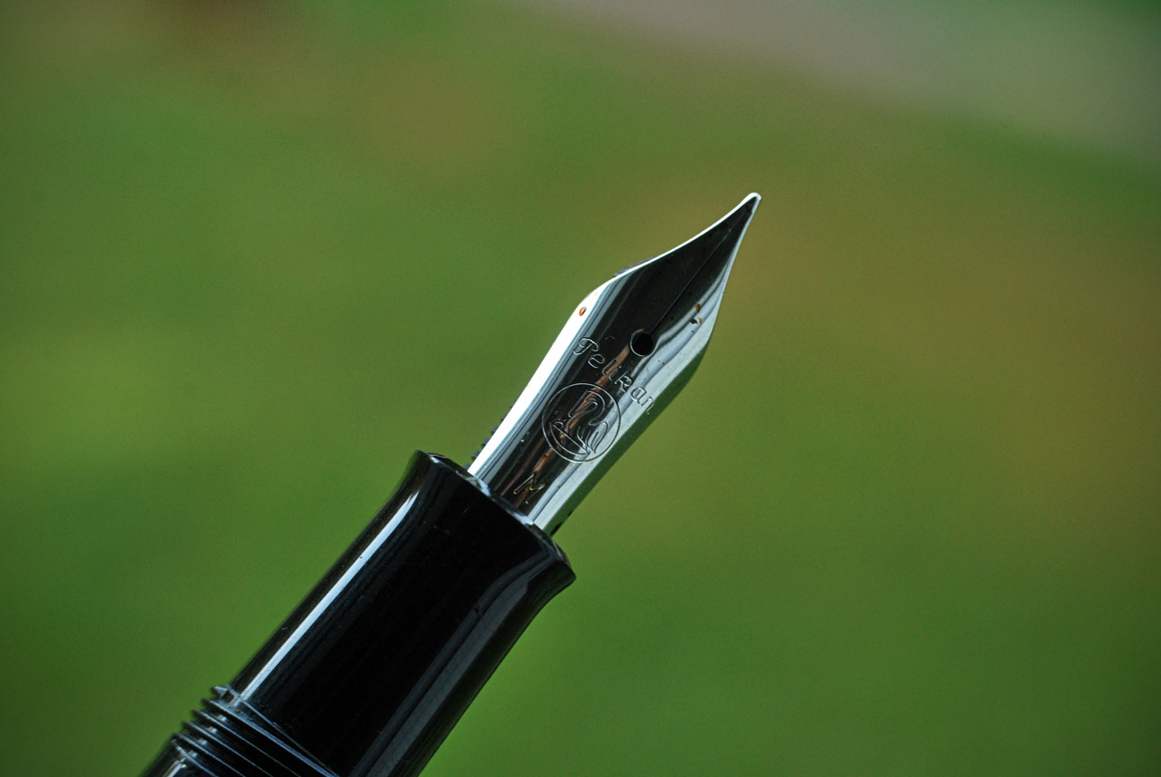 Pelikan M205 - A Classic - Fountain Pen Reviews - The Fountain Pen Network