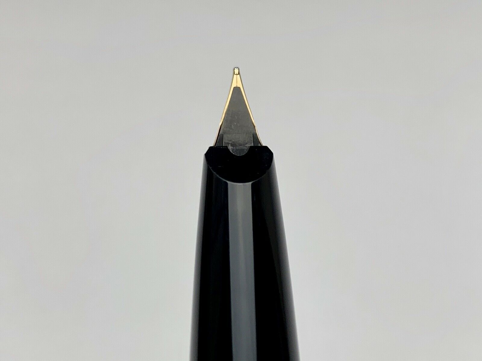 Montblanc 320 can discount band model site www.fountainpennetwork.com