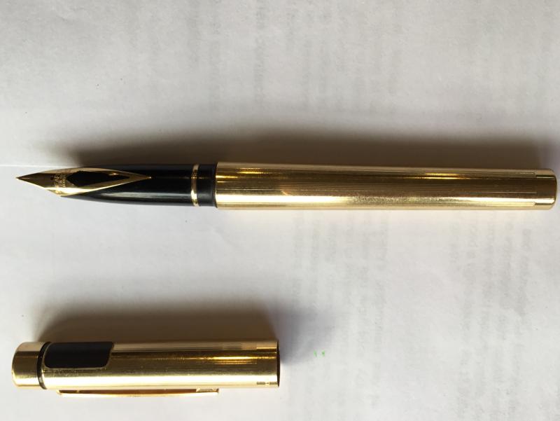 Sheaffer Targa 1020 Fountain Pen - Imperial Brass, Medium (Near