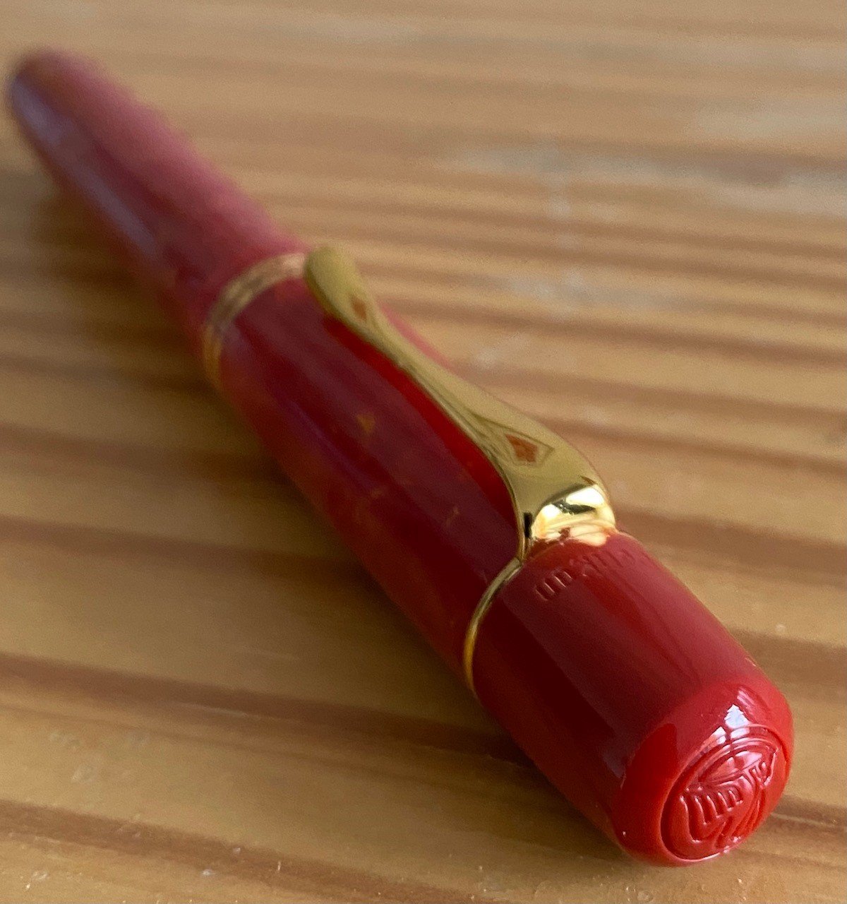 Marxistisch Helder op zelf Pen Pit Stop : Pelikan M101N Bright Red - Fountain Pen Reviews - The  Fountain Pen Network