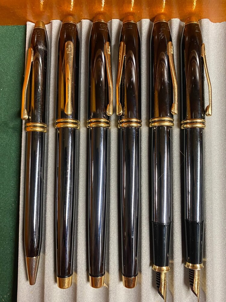 Sheaffer Legacy Heritage Green Lacquer Brushed 22K Gold Trim Fountain Pen  Medium Nib