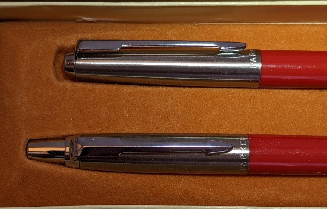 Odd (at least to me) Parker Jotter Pardner Set--No Feather Details