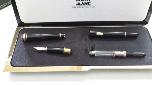 MONTBLANC TRUE PRINCESS 144 ARTISAN FOUNTAIN PEN COMES WITH BOX AND PAPERS